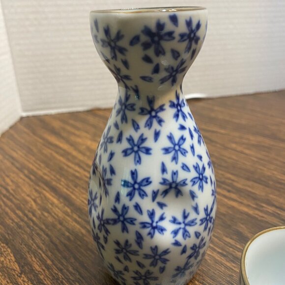 Japanese Sake Set Blue Floral Pattern 3 Piece Ceramic Carafe & Cups - Picture 2 of 5